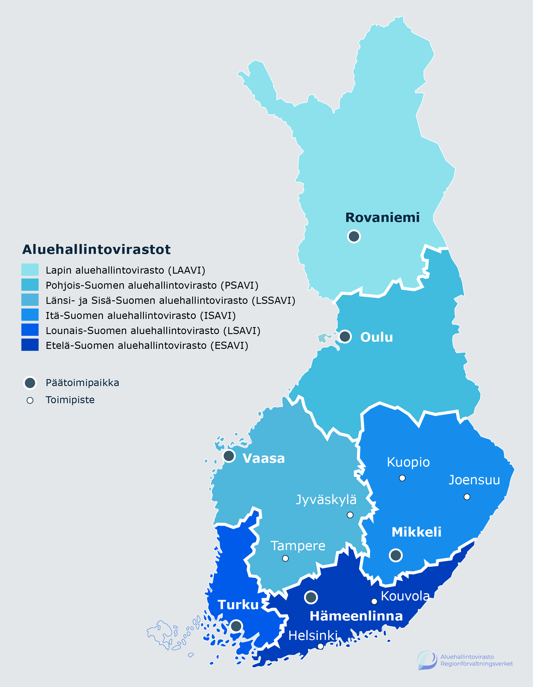 Suomen kartta, johon on merkitty Manner-Suomen aluehallintovirastojen päätoimipaikat ja toimipisteet. Lapin aluehallintoviraston (LAAVI) päätoimipaikka sijaitsee Rovaniemellä. Pohjois-Suomen aluehallintoviraston (PSAVI) päätoimipaikka sijaitsee Oulussa. Länsi- ja Sisä-Suomen aluehallintoviraston (LSSAVI) päätoimipaikka sijaitsee Vaasassa ja muut toimipisteet Jyväskylässä ja Tampereella. Itä-Suomen aluehallintoviraston (ISAVI) päätoimipaikka sijaitse Mikkelissä ja muut toimipisteet Kuopiossa ja Joensuussa. Lounais-Suomen aluehallintoviraston (LSAVI) päätoimipaikka sijaitsee Turussa. Etelä-Suomen aluehallintoviraston (ESAVI) päätoimipaikka sijaitsee Hämeenlinnassa ja muut toimipisteet Helsingissä ja Kouvolassa.